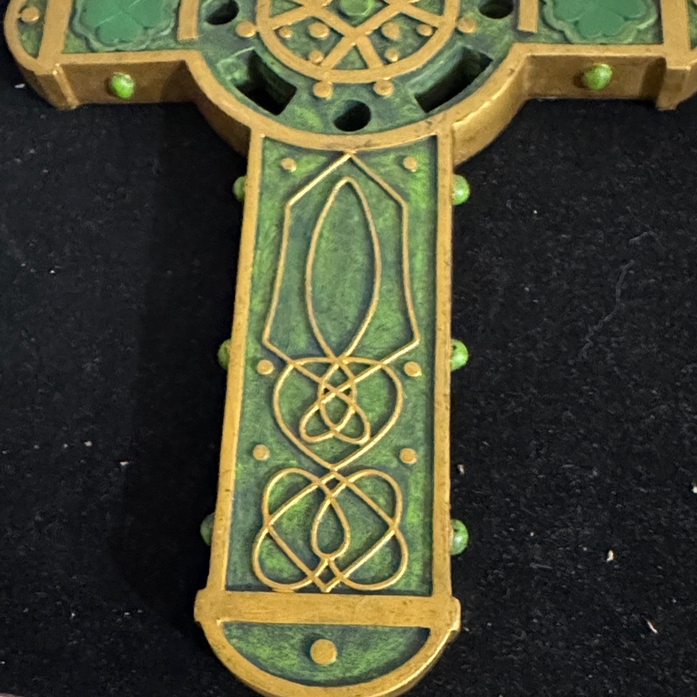 Celtic Cross Wall Decor in Green and Gold - Picture 6 of 7